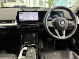 コックピットは、BMWらしくセンター・コンソールがドライバーに向けて傾けられた設計になっています。