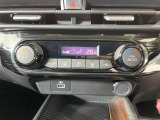 【オートエアコン】一度お好みの温度に設定すれば、車内の温度を検知し風量や温度を自動で調整。暑い&hellip;寒い&hellip;と何度もスイッチ操作をする必要はありません。快適な車内空間には必須の機能ですね♪