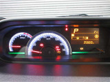 運転席のメータパネル類は常に視界に入る場所ですので、大事なチェックポイントです。ぜひ実際にご乗車ください。