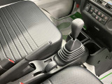 車両状態証明書修復歴の有無も一目瞭然。機能や内装・外装、走行距離、修復歴の有無をチェックし、クルマの状態を10段階にした車両状態証明書。数字や記号を使ってわかりやすく表示しています。