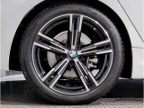 【BMWアロイホイル】軽量かつ強度に拘ったアロイホイル。走行性能ポテンシャルを引き出す設計。車の足元を引き締めてくれる大きなポイントはアロイホイルです。