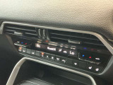 左右独立式のフルオートエアコンです。運転席、助手席で好みの温度設定が可能。ご夫婦やカップルの方に喜ばれる機能です!