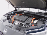 エンジンルーム・2.0L 直噴エンジン&2モーターハイブリッドシステム