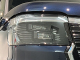 LEDヘッドライトは、点灯の瞬間から最大光量を発揮し、突然暗くなるトンネルなどでの安定感を高めます。
