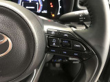 ステアリングスイッチ付き。前方から目を離すことなく操作することが可能です。