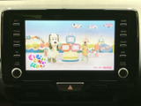 テレビ映像を画面で楽しめる装備です。停車中の休憩時間などに番組を視聴でき、画面上で映像の内容を確認しながら過ごせます。移動中の視聴を前提としない使い方でご活用ください。