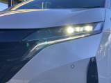 最新式はLEDヘッドランプですね。瞬時に明るい光が夜間の運転をぐっと楽にしてくれますよ。