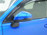 ◆ドアミラーウインカー◆ドアミラーにウインカーを装備しています。対向車に自身の進行方向を合図し安全に運転できます。