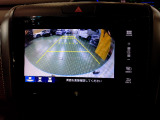 バックカメラの画像です。ガイドラインがスムースな車庫入れをサポートいたします。車庫入れの安心感がアップしますね。
