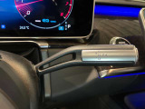 メルセデスベンツでは殆どが電子コラムシフトを採用しており、前進後退の切り替えをスムーズに行うことが出来ます。