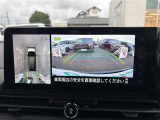 【アラウンドビューモニター】まるでクルマを真上から見下ろしたかのような視点で駐車をサポートします!クルマの斜め後ろや真横など、前後左右の4つのカメラの映像が合成されて、モニターに映し出されます。