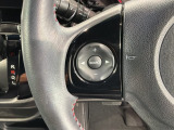 ステアリングにオーディオ操作スイッチが付いています。オーディオ画面に直接タッチしなくても操作が出来ますので、運転に集中できます。