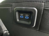 充電用USB端子付き。スマートフォンなどの充電に便利です。