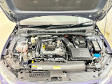 Volkswagenを知り尽くしたスペシャリストが隅々まで整備、各モデルの情報がインプットされた専用テスターで過去の細かな不具合を確認。モデルごとや部位ごとに専用スペシャルツールを用いて整備します
