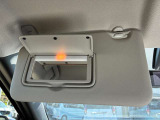 急いで外出!!そんな時でも降車前にササっと身だしなみをチェック!あると便利な装備品です。