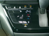 快適オートエアコン付♪設定温度をキープし車内を快適な温度に保ちます♪