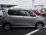 国の指定を受けた自社工場で、整備士が車検と点検整備を行っております。