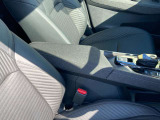 アームレスト付きですのでゆったりとした姿勢で運転ができます。