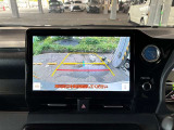 ディスプレイオーディオやカーナビは、現代のドライブにおいて欠かせない装備のひとつです。初めての場所でも迷いにくく、快適なルート案内で運転をサポートします。移動中のエンターテインメント性も高まります。
