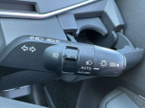 対向車が来ると自動でハイビームからロービームに切替してくれるシステムです。