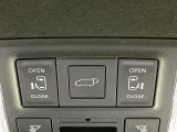 【パワーバックドア】スマートキーや運転席のボタンを押すだけでリアゲートが自動で開閉します!荷物を持っている時や、高い位置にあるバックドアを閉める際に便利な機能です♪