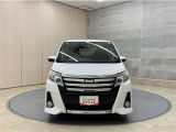 お車購入のポイントとなるフロントマスクです。上質で迫力あるデザインですね☆☆
