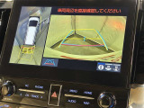 【パノラミックビューモニター】車を真上から見た状態をナビに映し出し、駐車時などをサポート☆クルマの斜め後ろなど、目が届きにくい箇所も確認できるため、いち早く障害物に気が付くことができます!