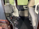 後席をはね上げれば、「もうひとつの荷室」が生まれます。