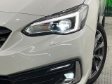 【LEDヘッドライト】悪天候や夜間走行時も良好な視界を確保し安心して運転できる高輝度LEDヘッドライトを装備!点灯速度が早く、消費電力も抑えられています。