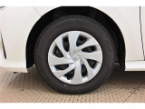 【ホイールカバー】純正なので車に似合うデザインになっていますね。スタッドレスタイヤもご相談下さい。
