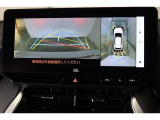 車両を上から見たような映像表示するパノラミックビューモニター付き!