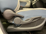【運転席シートリフター】 体格に合わせたドライビングポジションに調整できます。