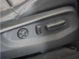 ◆運転席8ウェイパワーシート+運転席4ウェイ電動ランバーサポート◆シートポジションの調節が電動でできます。腰部をしっかりと受け止めるランバーサポートで長時間のドライブでも疲れにくい姿勢をキープ。