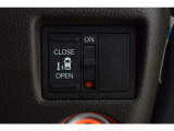 左側電動スライドドアです。ハンドル付近に開閉スイッチがあるので、運転席からも操作が可能です。