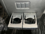 欲しいときにワンタッチで出せるドリンクホルダー★普段はすっきり収納できます★