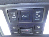 【電動スライドドアボタン】 車内からも開閉可能なスライドドアスイッチが付いています☆ (^_-)-☆ お荷物を抱えてドアが開けられないなんて事もありますよね!そんなお連れ様にも喜ばれる♪親切な機能です