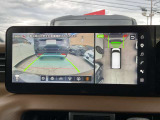 車両を上から見ているようなアラウンドビューモニターの映像をナビゲーション画面に映し出してくれるので、小さなお子様や障害物を確認できます。運転のしやすさはもちろん、事故防止にも役立ちます!