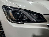 【LEDヘッドランプ】ハロゲンヘッドランプの約2倍の光量でより明るく遠くを照らし、夜間走行時の視認性を高める。さらに長寿命や、省電力も魅力。