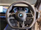 ステアリングに配置しているスイッチで、オーディオのボリュームやラジオの選局が出来ます。ハンドルを離すことなく、快適にオーディオを操作できます。