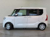 助手席側パワースライドドア付きだから、狭い駐車スペースなどでの 乗り降りラクラク!小さなお子さまのいるご家庭には嬉しい装備。
