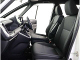 高いホールド性で運転姿勢が安定します。長距離ドライブでも疲れにくいのが魅力です。快適なドライビングライフをお送りください♪