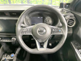 【純正革巻きステアリング】上質な革を使用することで、手にしっかり馴染みとても運転しやすいハンドルです♪