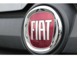 ひと目で伝わる、FIATエンブレム