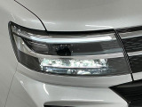 【LEDヘッドライト】現代の主流のライト。明るい光が瞬時に立ち上がり、必要な場所を均一に照らします。寿命も長く省エネで、スタイリッシュなデザインです♪