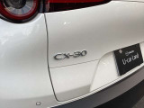 白パールのCX-30は白&times;黒のバランスが良く飽きが来ません