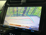 【バックカメラ】駐車時に後方がリアルタイム映像で確認できます。大型商業施設や立体駐車場での駐車時や、夜間のバック時に大活躍!運転スキルに関わらず、今や必須となった装備のひとつです!