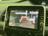テレビ番組を表示できる画面を備えており、停車中の休憩時間などに映像を楽しめます。番組情報や字幕も画面で確認でき、車内で過ごす待ち時間をゆったりと活用いただけます。