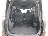 【トランクルーム】荷室の広さも十分です!シートアレンジでシートを畳めば長い荷物だって積めますね。シートアレンジの操作方法など、お気軽にご相談下さい。