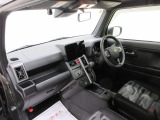 ダイハツのお店では、ダイハツ車を知り尽くしたプロフェッショナルが、専用の診断機器を使って各システムを点検しております。