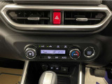 オートエアコン♪お好みの温度に設定するだけで車内を快適空間にしてくれますよ♪